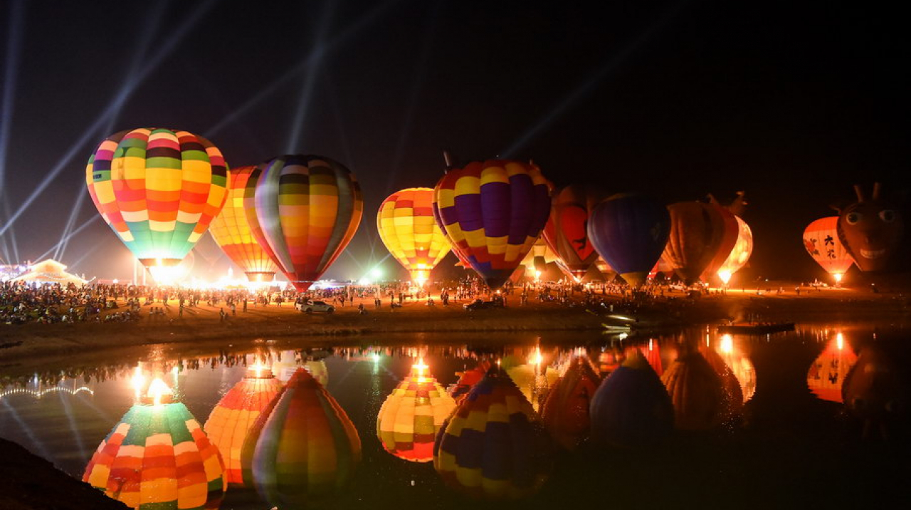 Confess your love in the sky! Join S Life as Singha Estate takes you on a trip at the International Balloon Festival