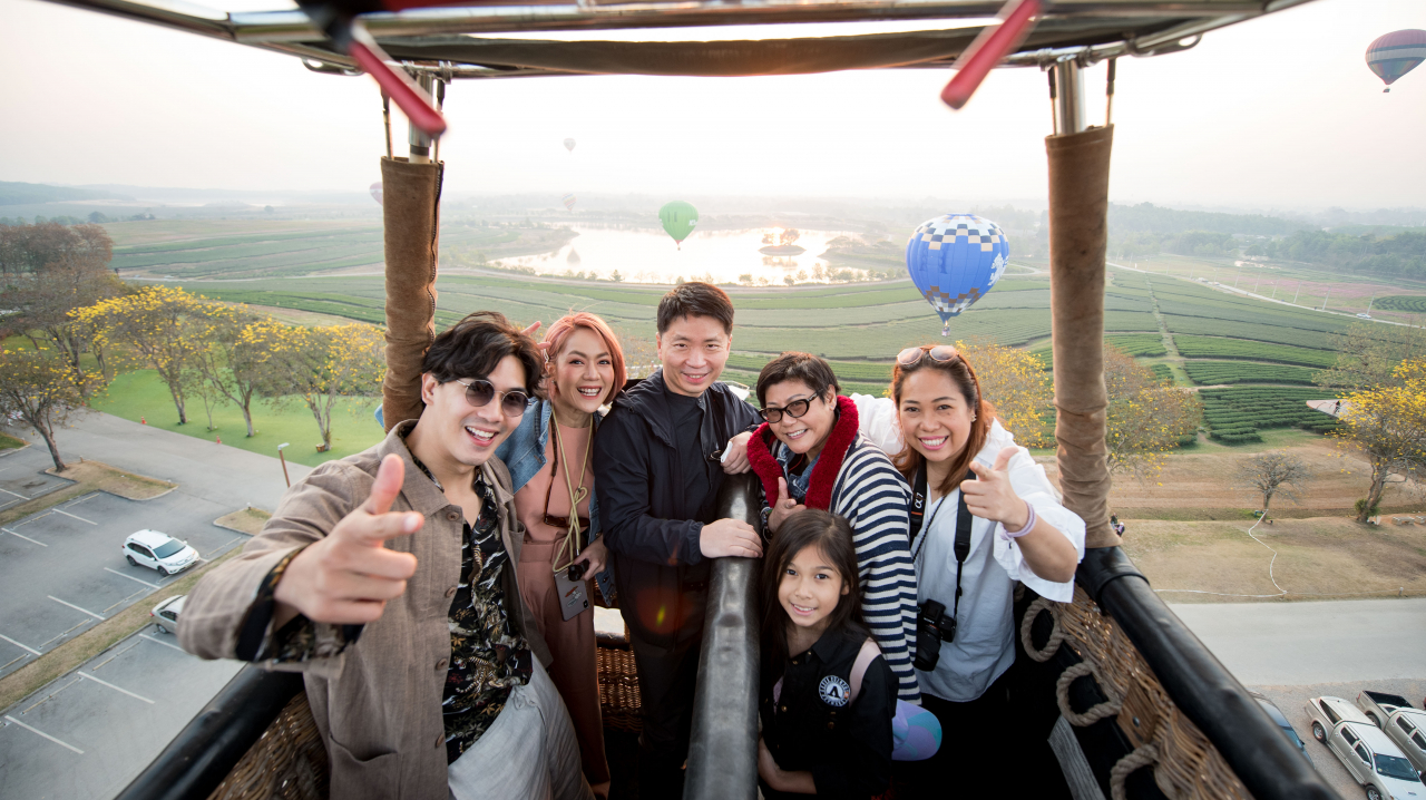 Confess your love in the sky! Join S Life as Singha Estate takes you on a trip at the International Balloon Festival